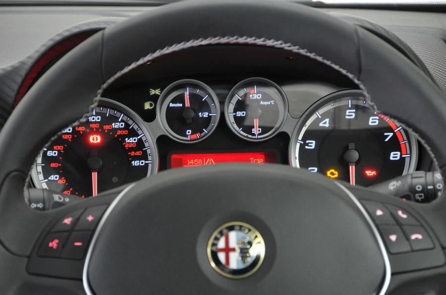 Панель приборов Alfa Romeo MiTo QV Line (955) 2014 года  (UK) (фото 4 из 12)